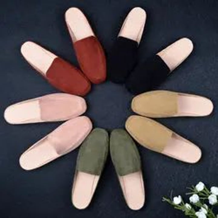 Black, red, green, beige pink available
