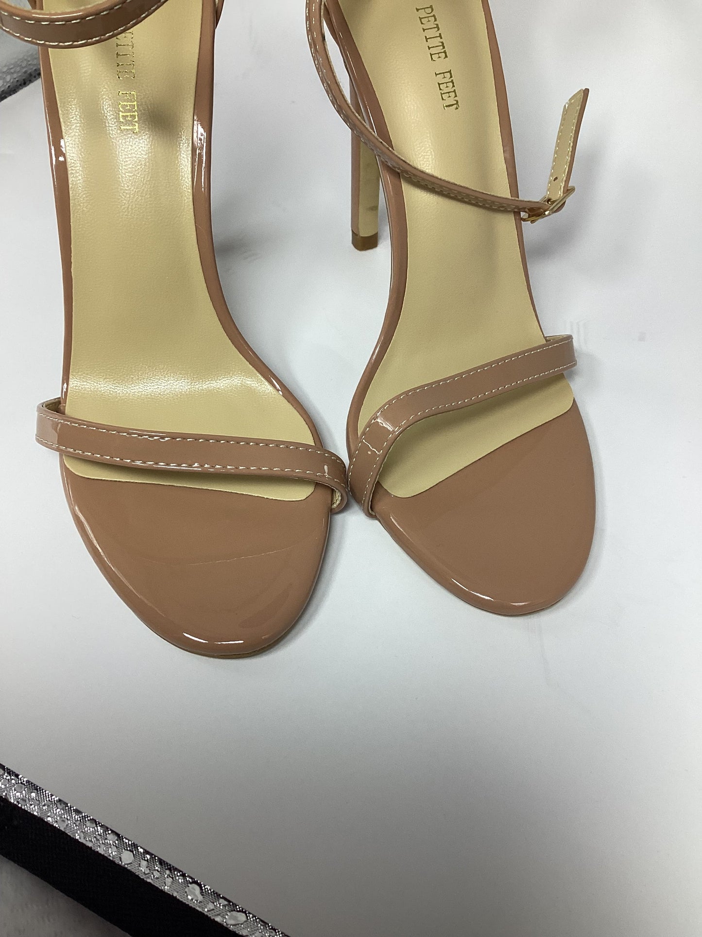 Open toe sandal, Strap ankle, thin heel, height increasing, Open toe stilettos in black, red and beige 