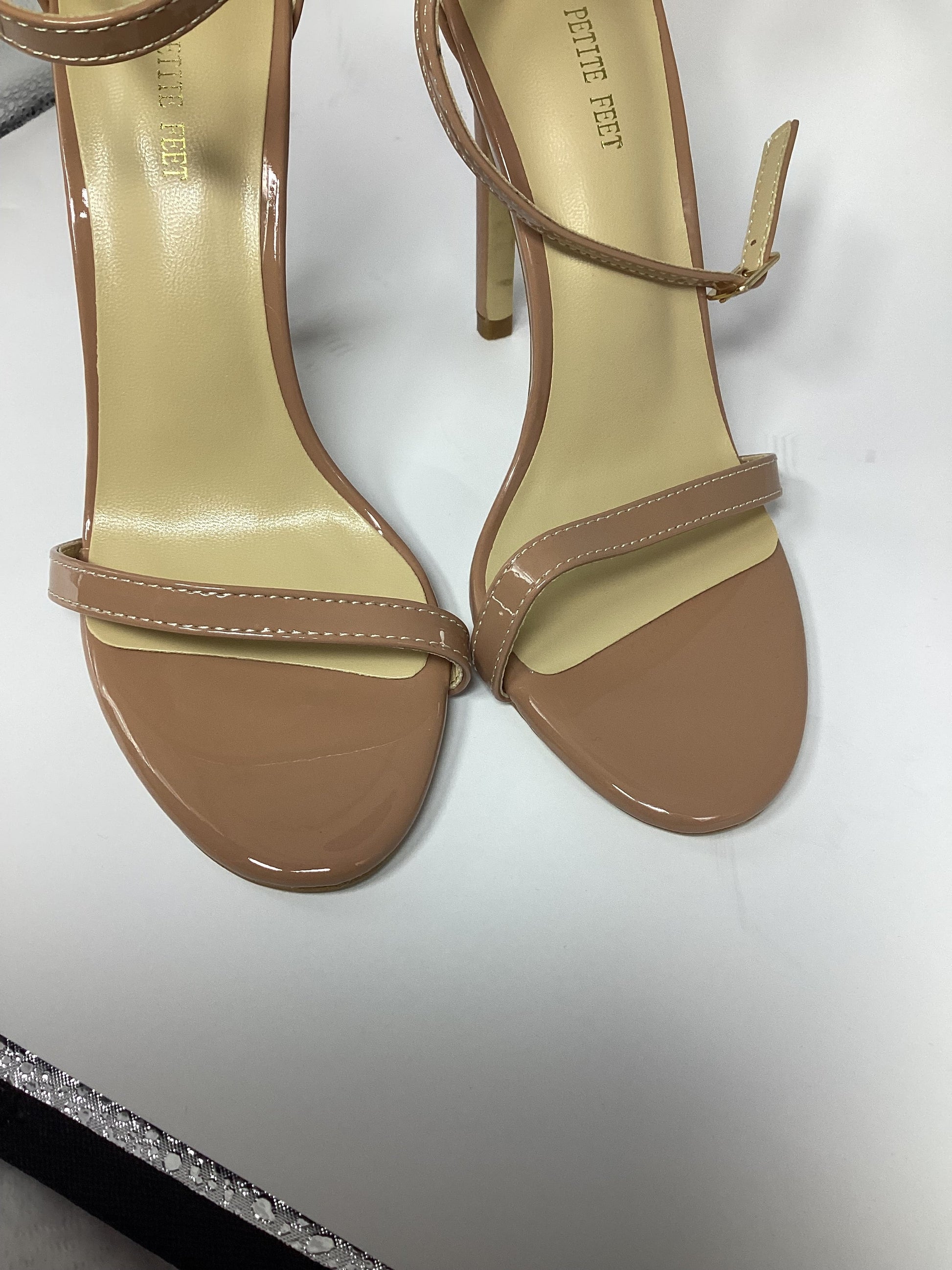 Open toe sandal, Strap ankle, thin heel, height increasing, Open toe stilettos in black, red and beige 